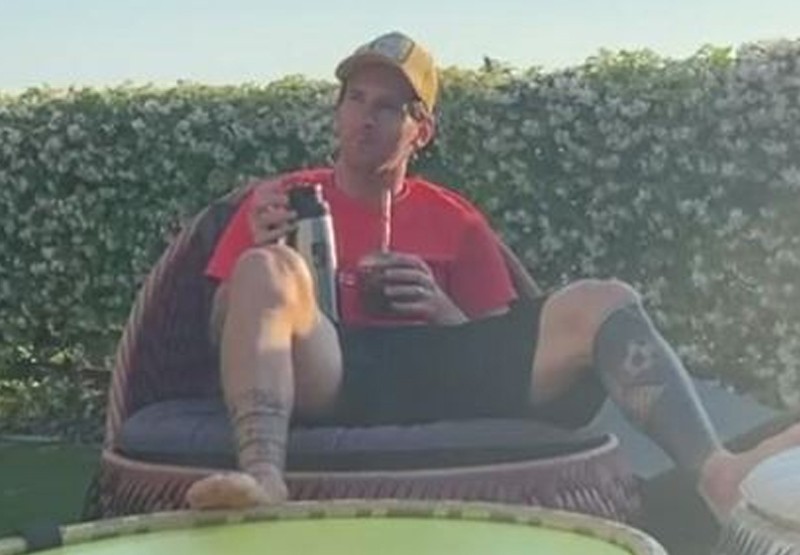 Lionel Messi disfruta de la tarde tomando mate y escuchando a... | Virales