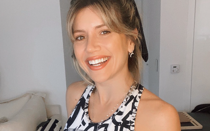 La foto de Laurita donde se reflejan los pies de una persona | Espectáculos