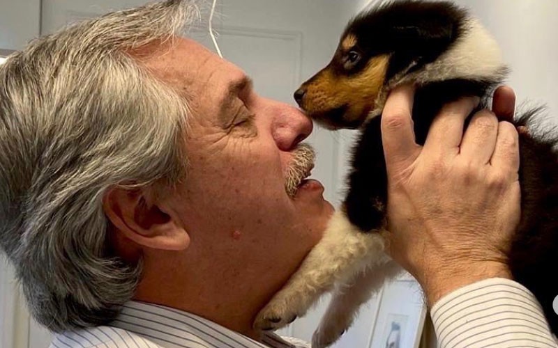 La nueva mascota de Alberto Fernández | Virales