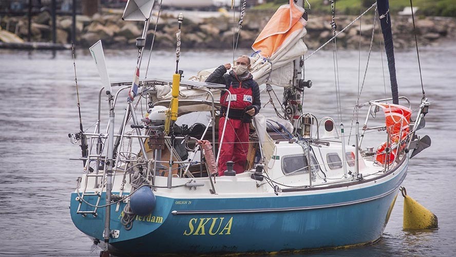 Cruzó el Atlántico en velero para ver a sus padres | En Argentina