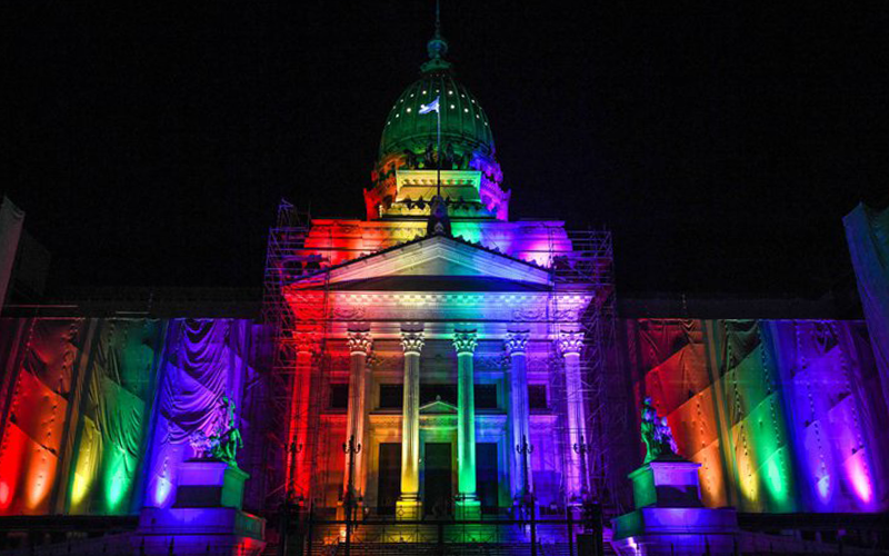 El Congreso se ilumina a 10 años de la Ley de Matrimonio Igualitario | Sociedad