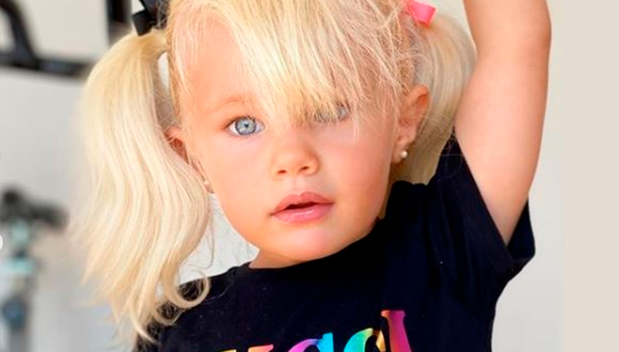 El total black de Matilda Salazar para manejar su auto de lujo | Influencers