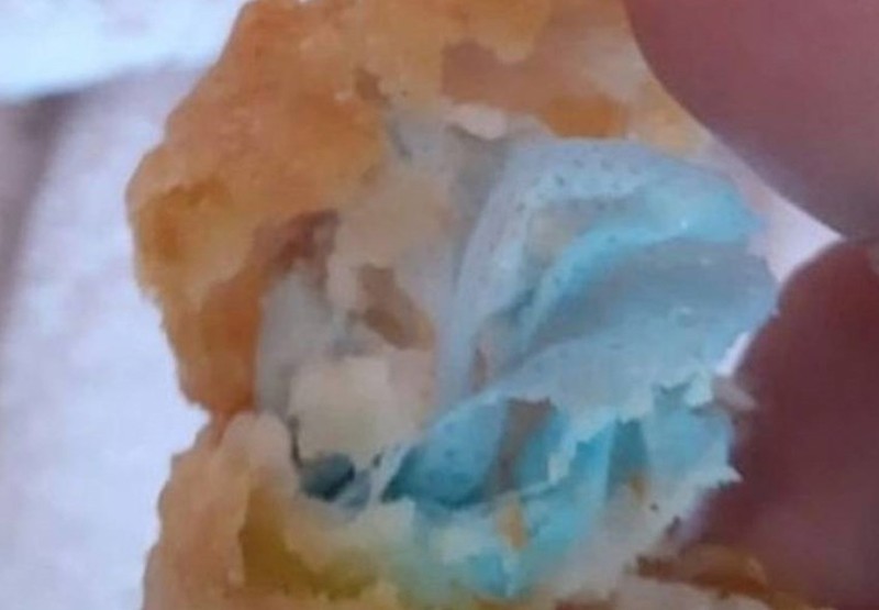 Una nena casi se asfixia por comer una patita de pollo que tenía adentro un... | Sociedad