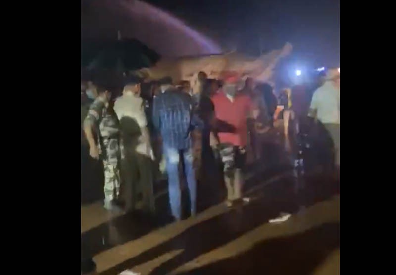 Las impactantes imágenes del avión se partió al medio en pleno aterrizaje | Sociedad