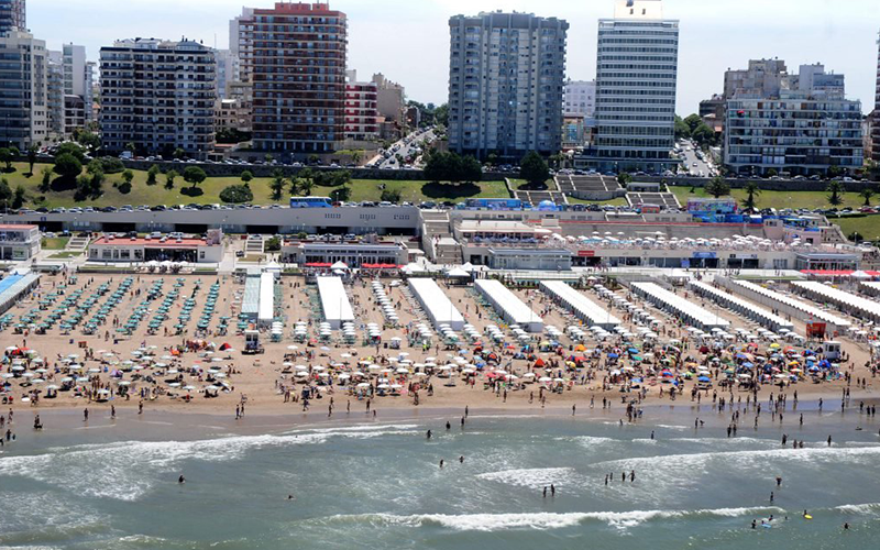 El Ministerio de Turismo y Deportes ratificó que habrá verano 2021 en el país. | Sociedad