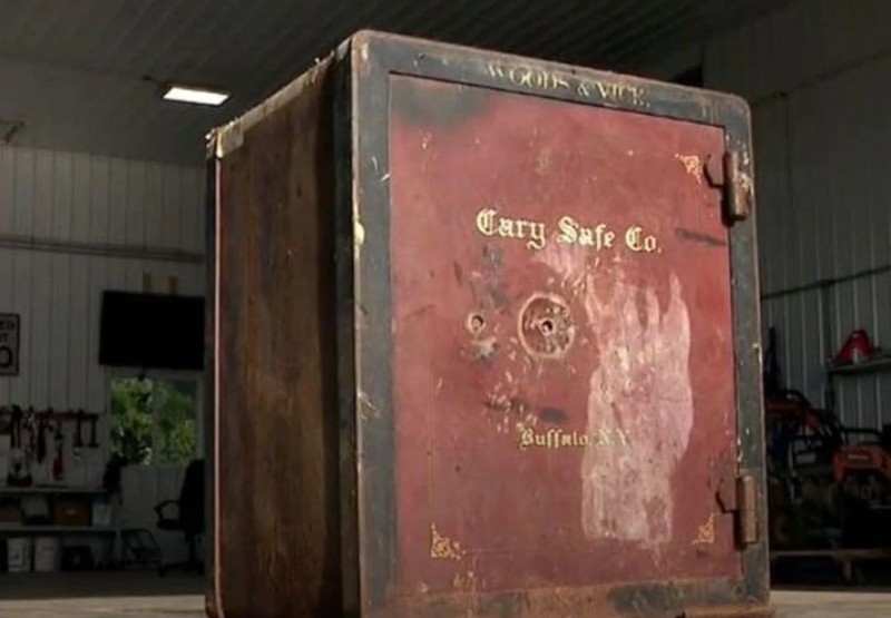 Apareció una misteriosa caja fuerte con una particular nota | Curiosidades