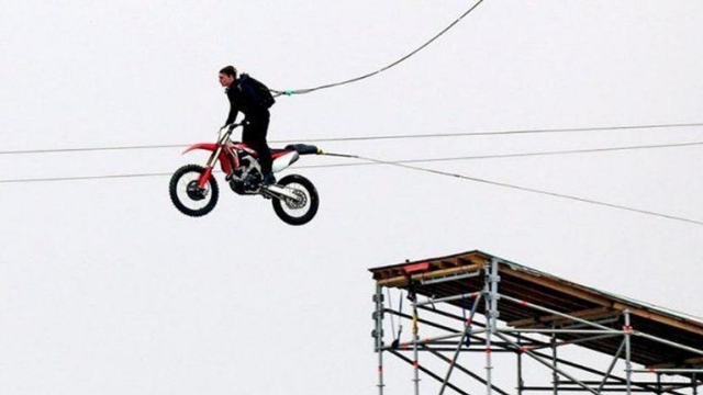 Misión imposible: la increíble acrobacia de Tom Cruise en el aire | Virales