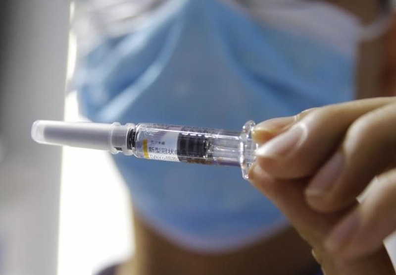 Habrían identificado la enfermedad por la que se detuvieron los ensayos de la vacuna de Oxford | En el mundo