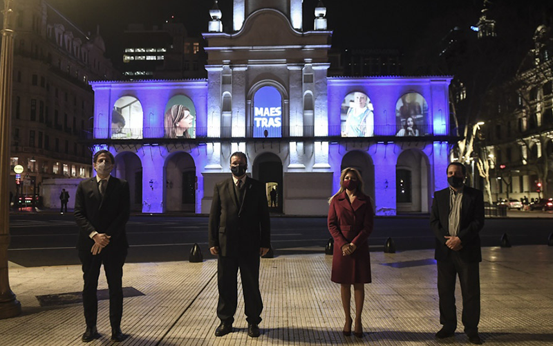 Proyectaron imágenes de docentes en el Cabildo por el Día del Maestro | Sociedad