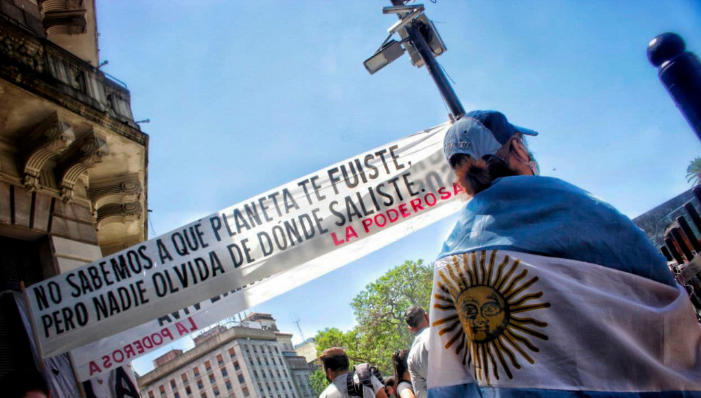 “Maradona es la villa en carne viva”: el homenaje de la cultura villera | Sociedad