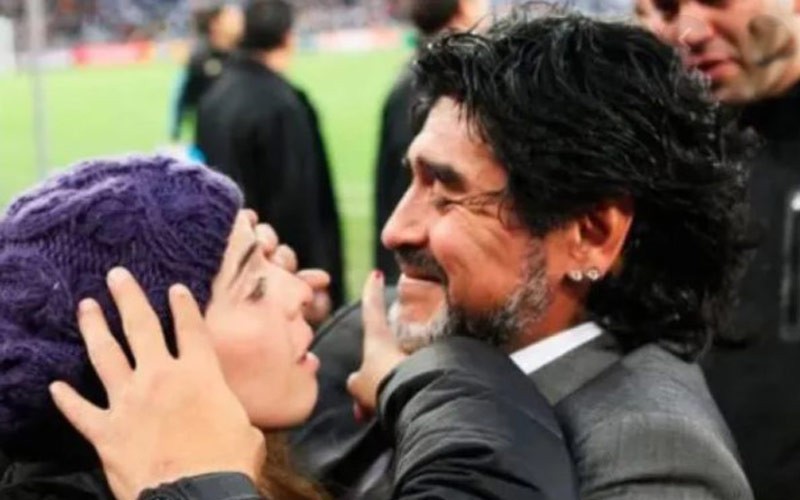 El emotivo gesto de Dalma Maradona en el último adiós a su papá | Sociedad