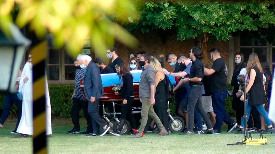 ¿Quiénes llevaban el féretro de Maradona? | Sociedad