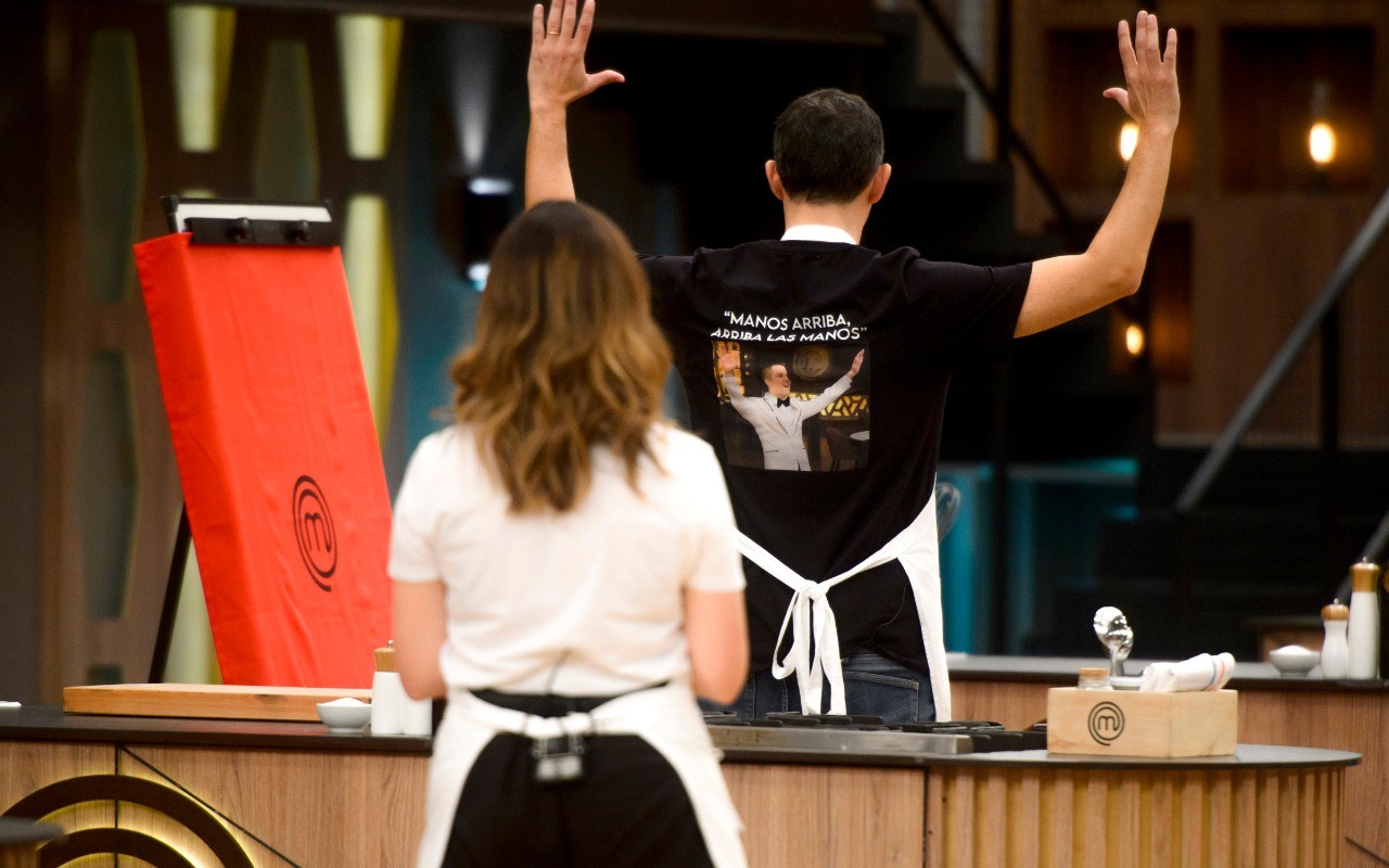 Fer Carlos lució una remera con un meme de Santiago del Moro | Mejores Momentos