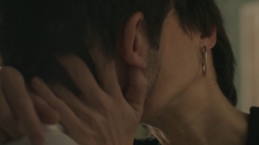 Carla besó Santiago frente peor testigo posible | Imperdibles