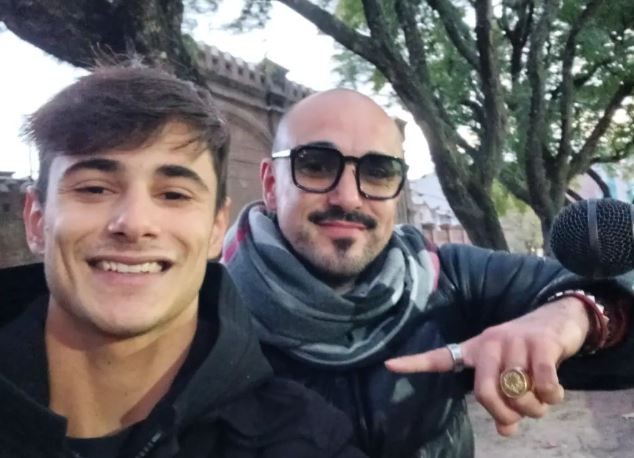 El gesto de Abel Pintos con un artista callejero: "Este hombre me hizo el día" | Música
