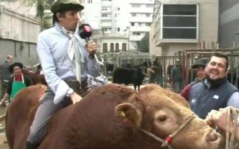 Robertito Funes "montó" un toro por primera vez | Mejores Momentos