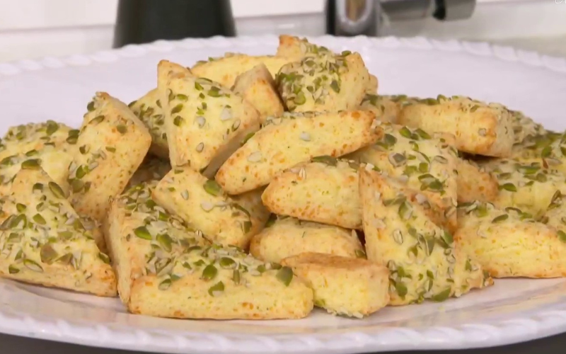 Receta de Salsa verde y scones de queso semillados | Recetas