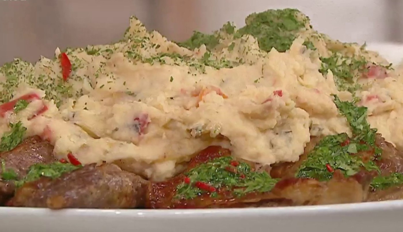 Receta de entraña al ladrillo con puré rústico y pan acordeón | Recetas