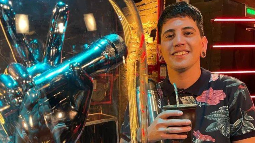 Yhosva Montoya cantó el himno ante cientos de atletas | Espectáculos