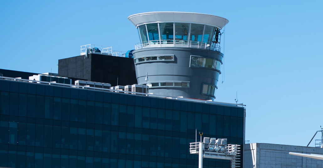 A los gritos e insultos entre dos pilotos y un controlador del Aeroparque en pleno vuelo | Sociedad