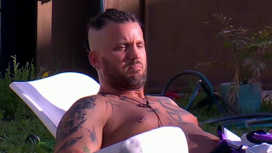 Juan sigue creyendo que todos apuntan contra él | Mejores momentos