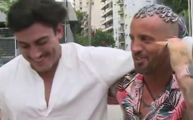 El taxi de testigo: así fue el reencuentro de Holder y Juan | Mejores momentos