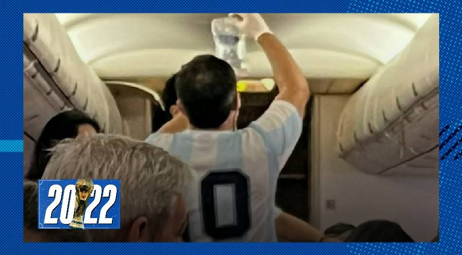 Médico con la camiseta del 10 salvó a un turista en pleno vuelo | Novedades