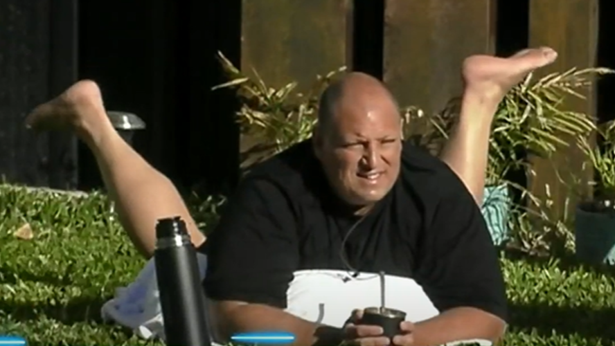 Ariel no encuentra su lugar en la casa y por eso utilizó el mate para integrarse | Mejores momentos