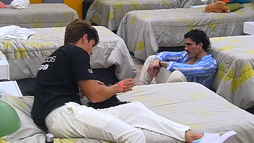 Holder se convirtió en el "chusma" del pueblo y le preguntó a Marcos por Julieta | Mejores momentos