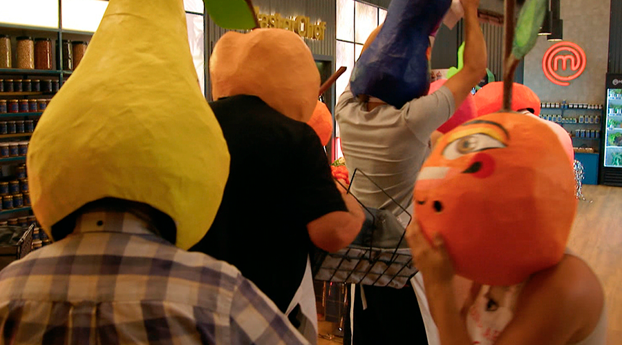 Frutas machucadas mercado máscaras accidentado | Momentos Imperdibles