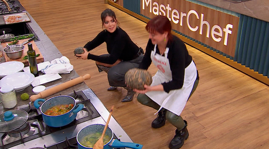 Silvana desafiada Wanda Nara duelo sentadillas casi accidente vivo | Momentos Imperdibles