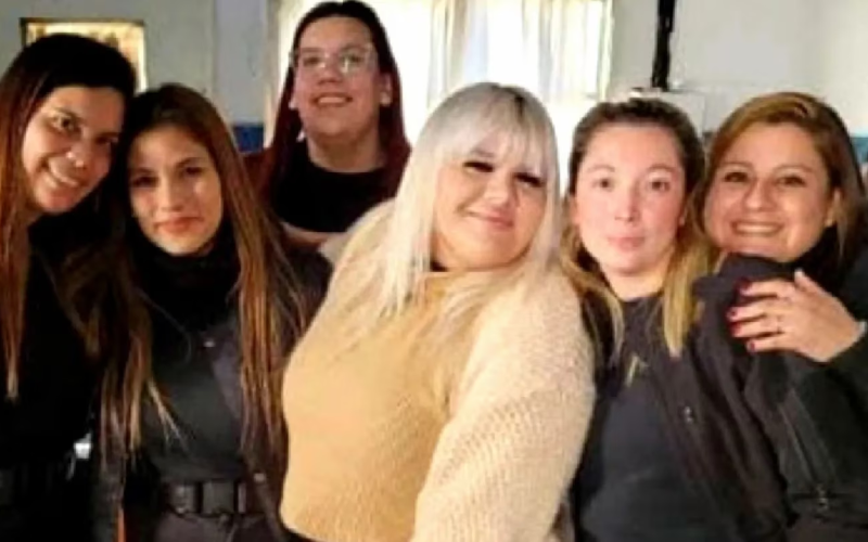 More Rial desde la cárcel: la foto con policías que alimentó el rumor de su nueva relación | Espectáculos