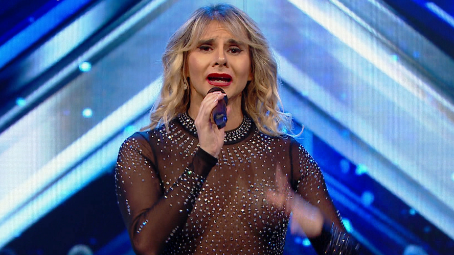 Transicionó hace 8 meses y por primera vez que canta como Loly | Mejores momentos