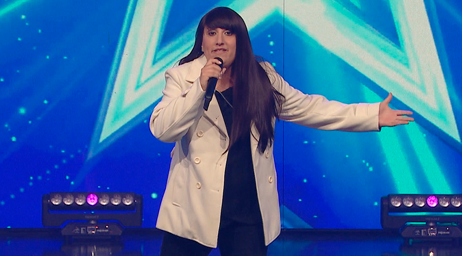 Canta mejor que muchos y se cansó de que la echen de los escenarios de folclore por ser trans | Mejores momentos