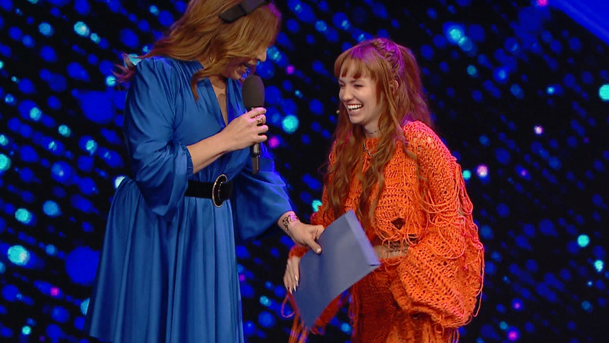 Un trajecito de lana y un amor: el outfit de La Joaqui para atraer "gatitos" | Mejores momentos