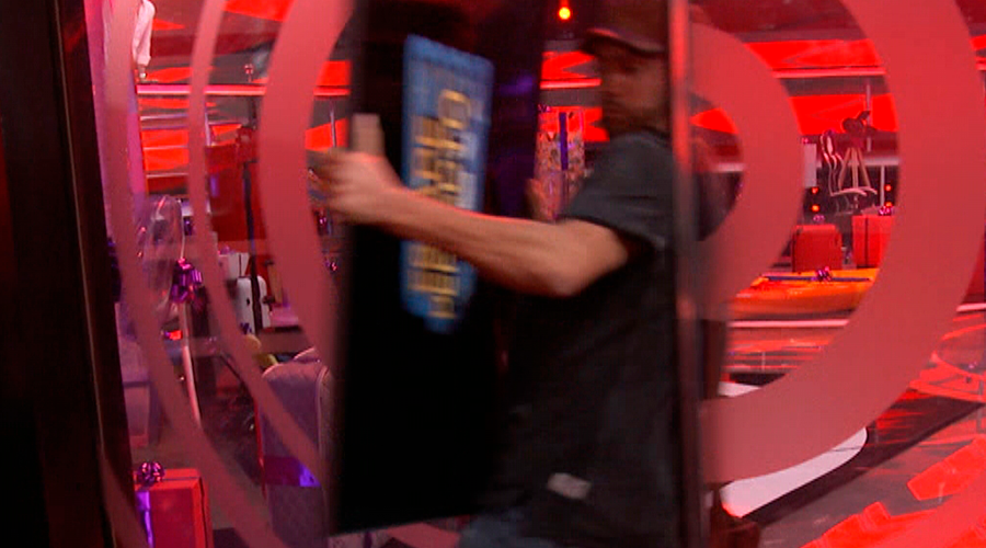 Rompió la puerta de la jaula para llevarse una televisión | Imperdibles