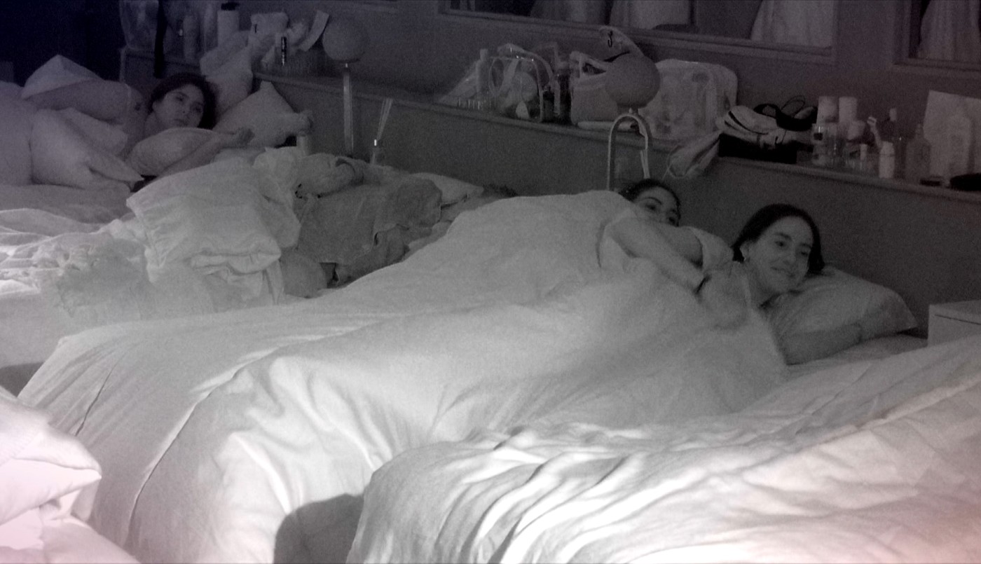 Un grito en medio de la noche asustó a las chicas: ¿hay una sonámbula? | Mejores momentos