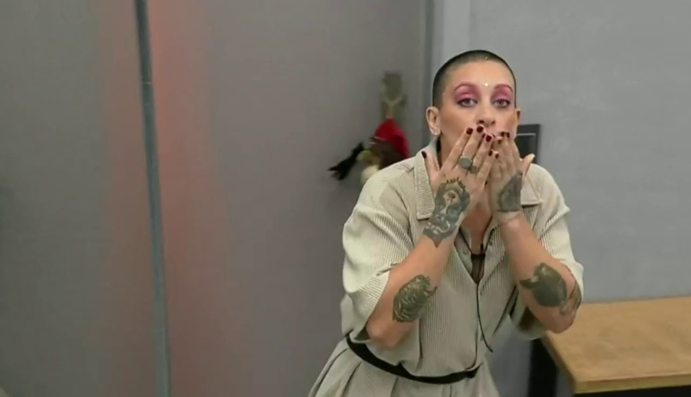 "La que so... La que soporte, perra": Juliana volvió a hacer la espontánea | Mejores momentos