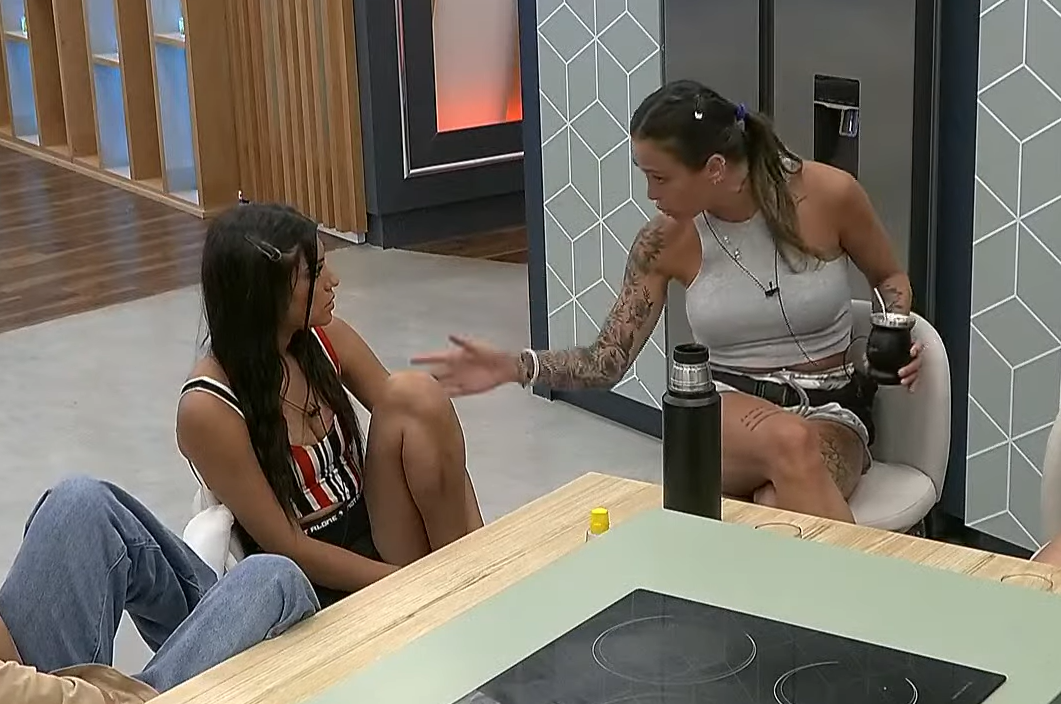 Agos se enojó por un supuesto grito desde afuera y la ligó Rosina | Mejores momentos