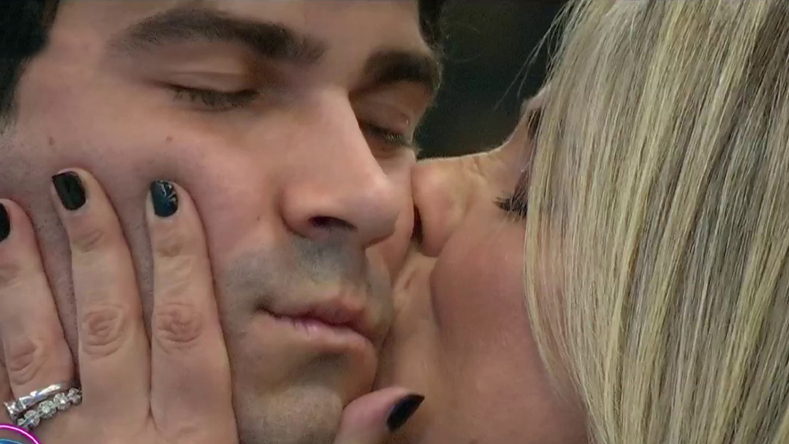 Nicolás, otro "congelado" de la noche: su mamá, Antonella, lo sorprendió en la casa | Mejores momentos