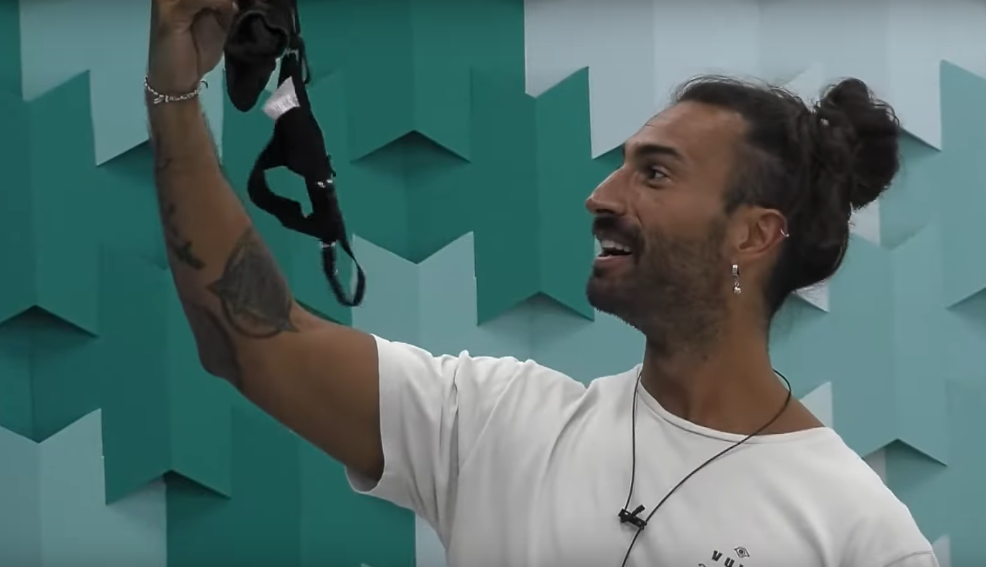 Lisandro encontró una tanga en su valija: "Esto no es mío" | Mejores momentos