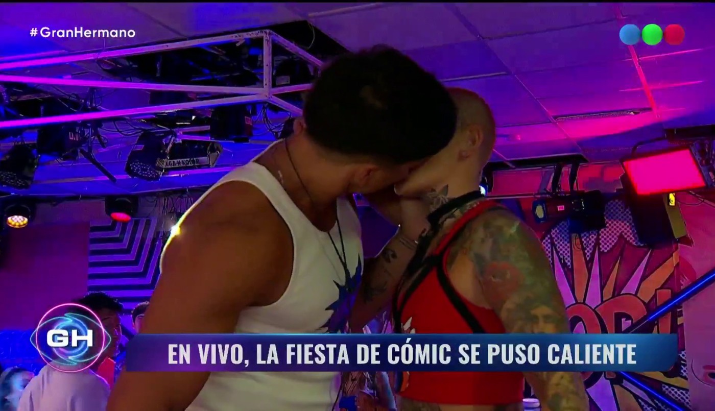 Tremendo chape con lengua entre Furia y Mauro | Mejores momentos