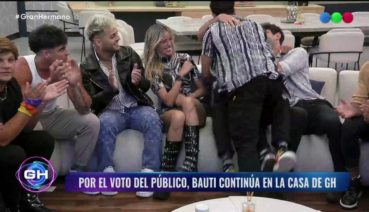 Bautista sigue en la casa y Martín se le tiró encima para celebrar | Mejores momentos
