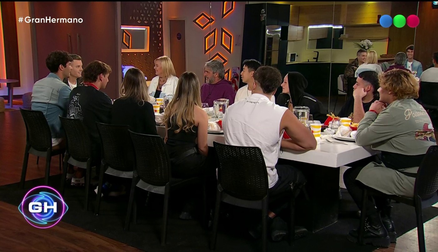 Santiago congeló a los jugadores y les llevó fotos emotivas de sus vidas | Mejores momentos