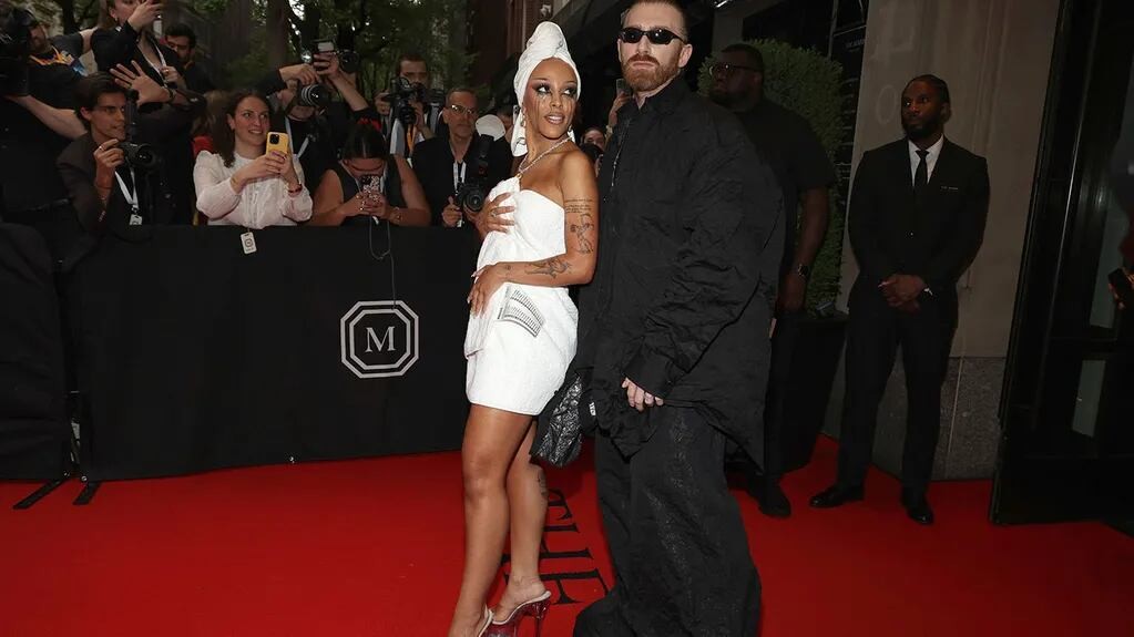 Doja Cat se paseó por la Met Gala en toalla: la verdad detrás de su llamativo atuendo | Espectáculos