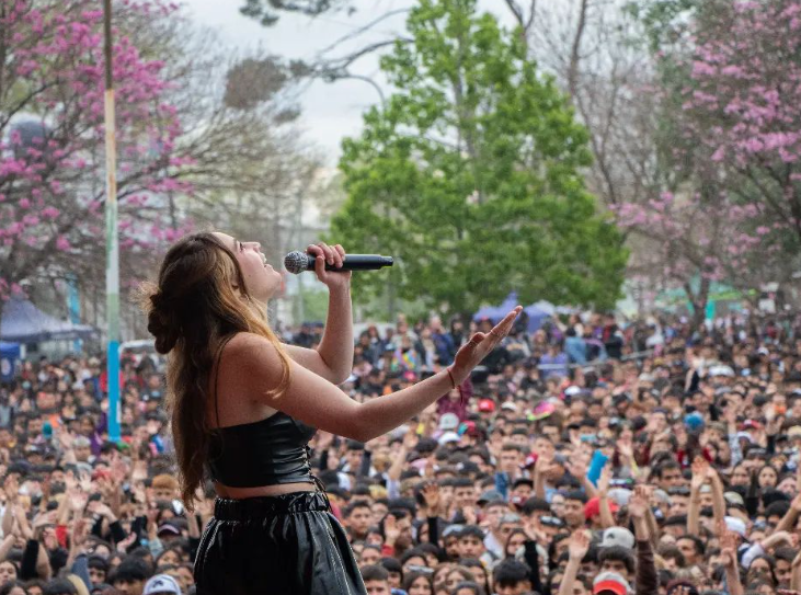 Quién es Tizishi, la artista que se volvió viral en Tik Tok por su manera de rapear | Noticias