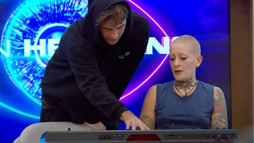 Bautista le enseña a Furia a tocar el piano: ¿Nace una amistad? | Mejores momentos