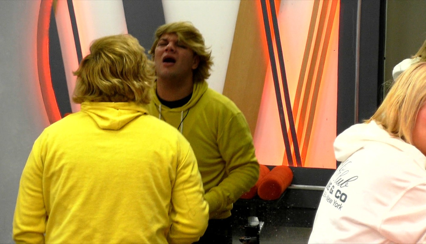 Sin ropa y sin secador, Emmanuel pierde la cabeza: “Parezco un pollo” | Mejores momentos