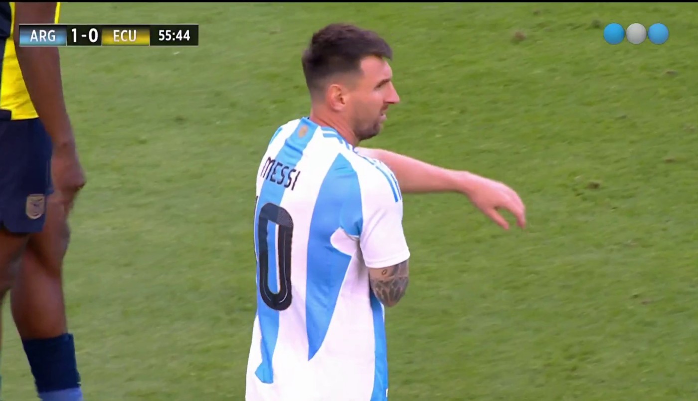 Entró Lionel Messi y la cancha se vino abajo - Argentina vs. Ecuador | Mejores momentos