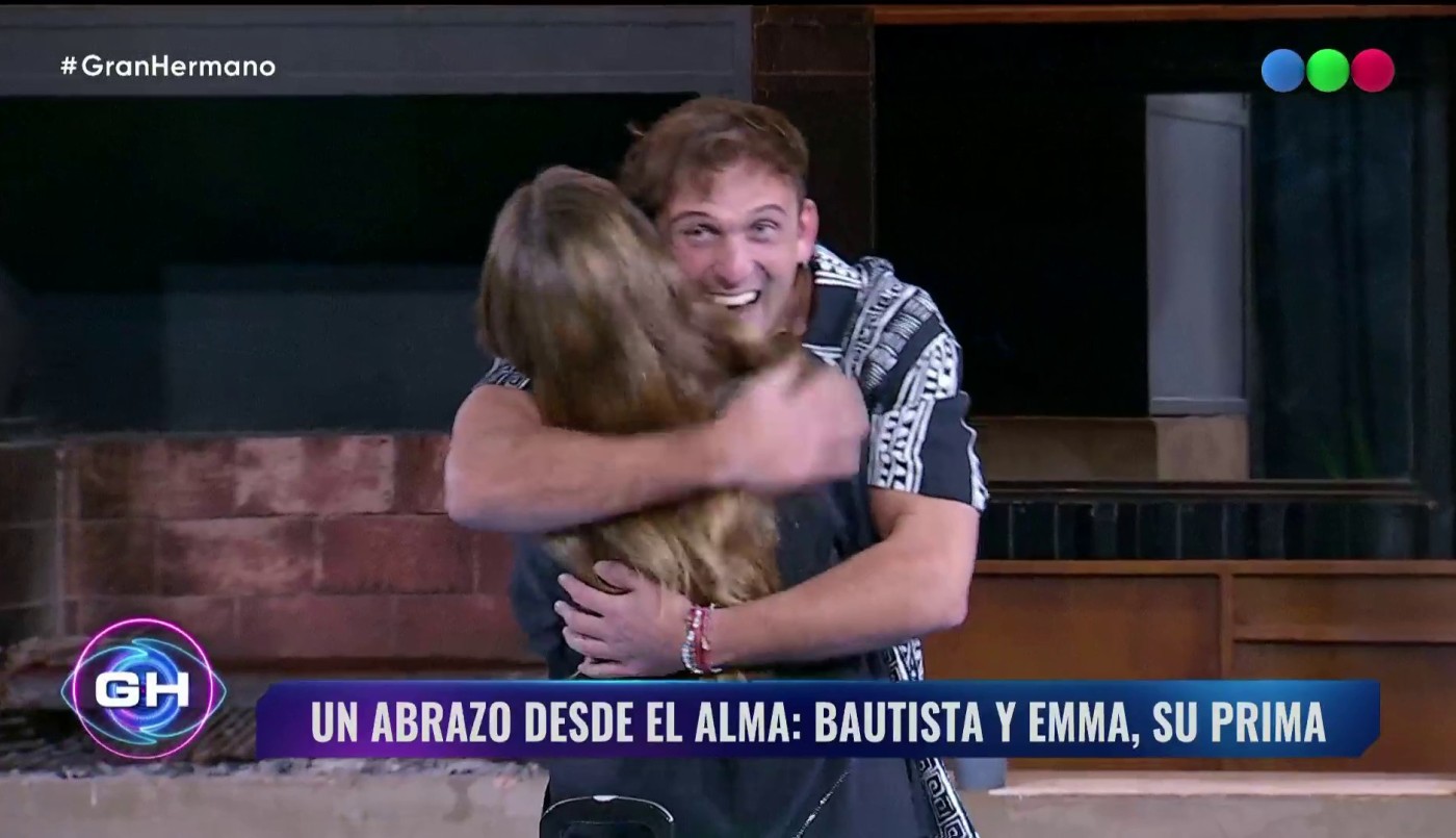 Bautista recibió a Emma, su prima, y repartieron abrazos para todos | Mejores momentos